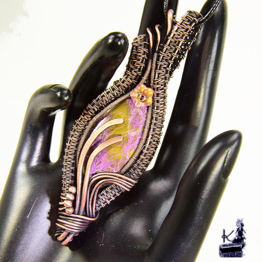 Pendentif Youna - atlantisite wire wrapped avec cuivre naturel – Image 2