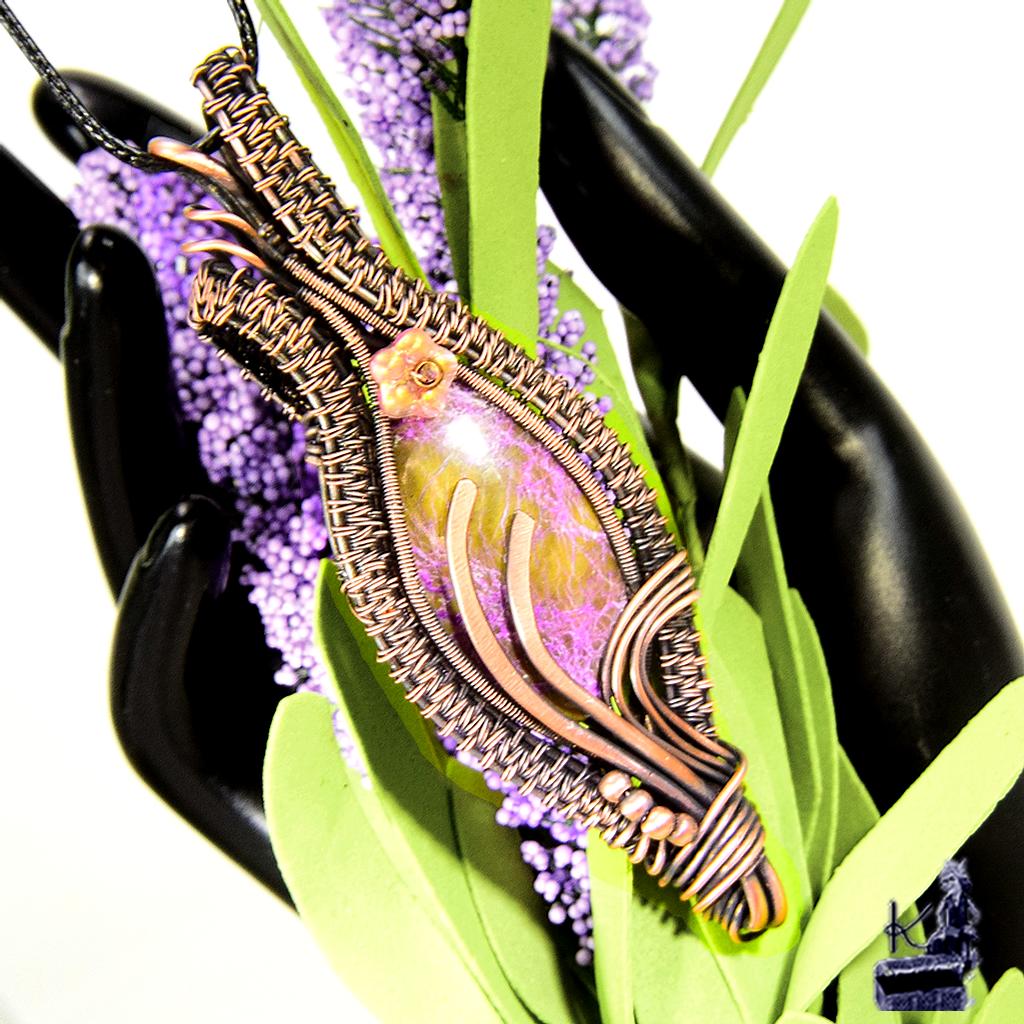 Pendentif Youna - atlantisite wire wrapped avec cuivre naturel – Image 3