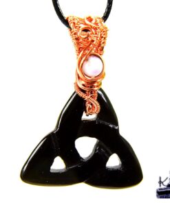 Triquetra en obsidienne avec sa perle en améthyste