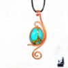Pendentif Joaz en cuivre avec un cabochon en turquoise cuivre bornite
