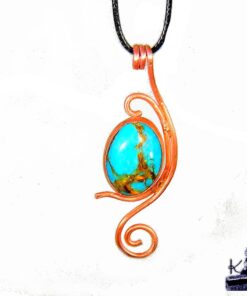 Pendentif Joaz en cuivre avec un cabochon en turquoise cuivre bornite