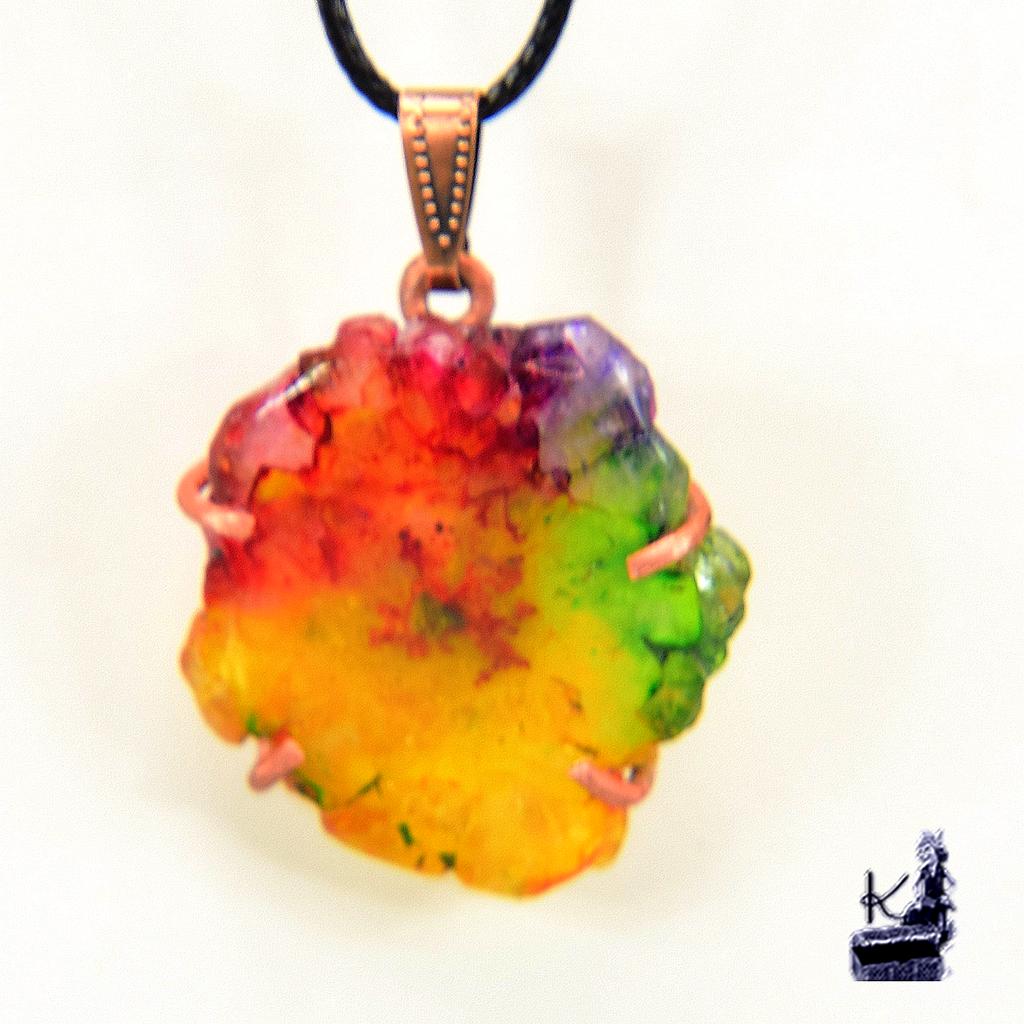 Pendentif Dairine en cuivre avec un magnifique solar quartz
