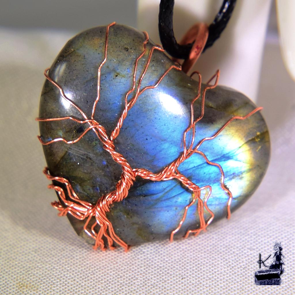Pendentif Heilyn - coeur en labradorite et arbre de vie