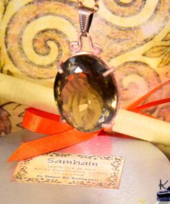 Trésor-Box Samhain avec une bougie de rituel et un pendentif en quartz fumé