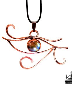 Alternative view of Pendentif Oeil de Horus en cuivre naturel et labradorite