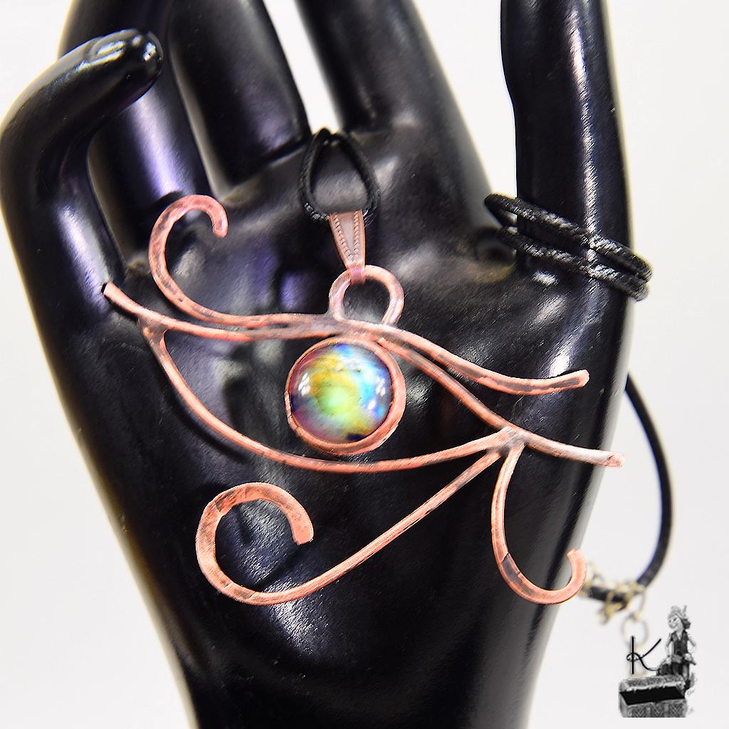 Pendentif Oeil de Horus en cuivre naturel et labradorite – Image 4