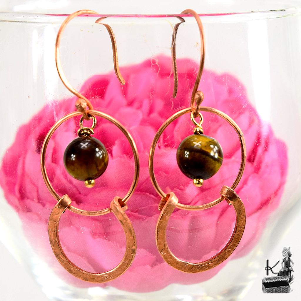 Boucles d'oreille Alvina - cuivre et oeil de tigre – Image 3
