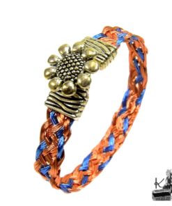 Bracelet artisanal Siban en fil de cuivre naturel et bleu tressé à la main, style fantastique et féerique.