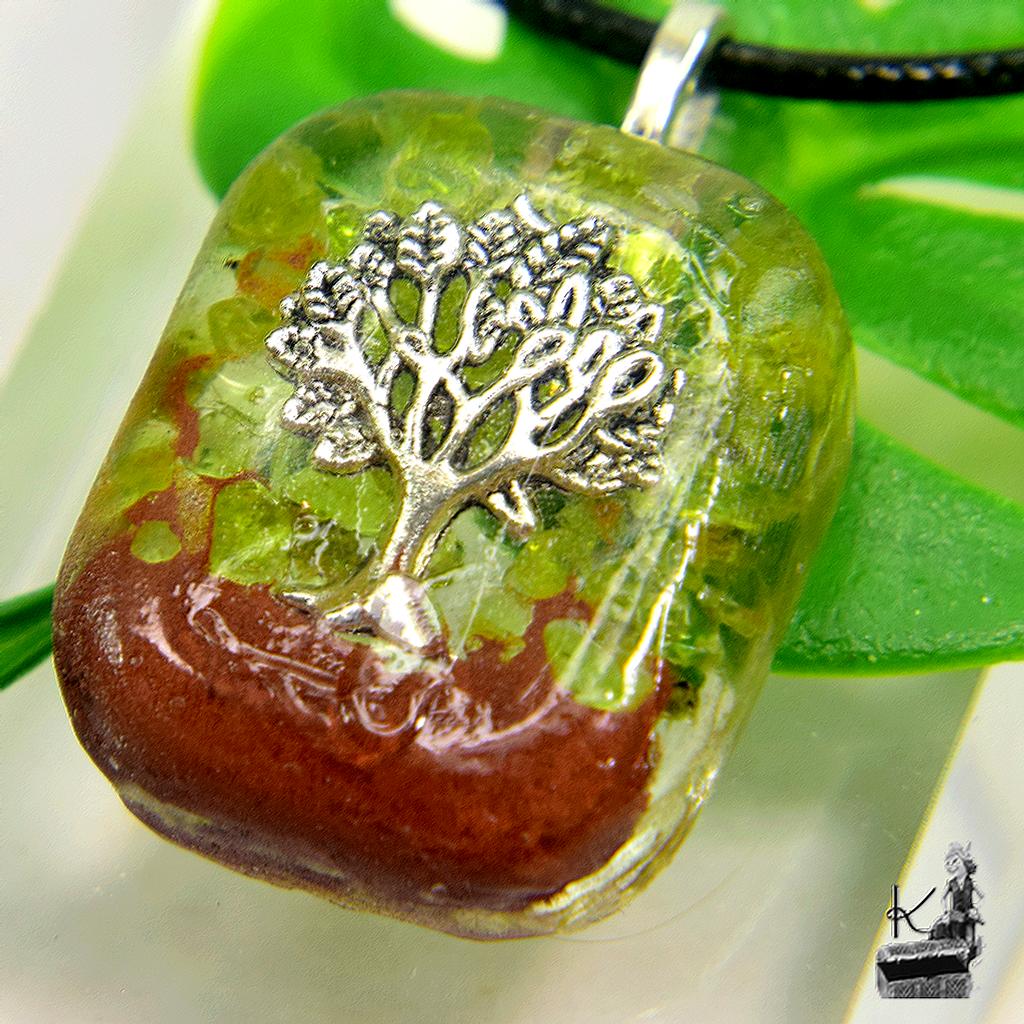 Pendentif Orgone Orgonite "Orla" avec Arbre de vie et Péridot – Image 2