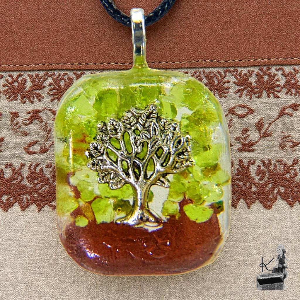 Pendentif Orgone Orgonite "Orla" avec Arbre de vie et Péridot – Image 3