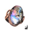 Bague artisanale en cuivre pur avec cabochon de labradorite aux reflets bleus, création unique Le Trésor des Korriganes.