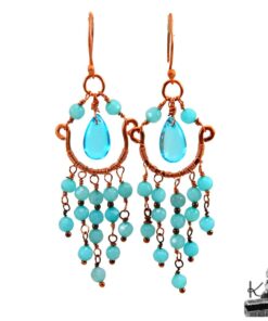 Boucles d'oreilles pendantes artisanales Deniel en cuivre naturel avec perles de rubis rouge véritable et perles en verre tchèque facettées.