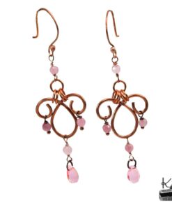 Boucles d'oreilles artisanales Ayanna en cuivre naturel et perles de rubis rose