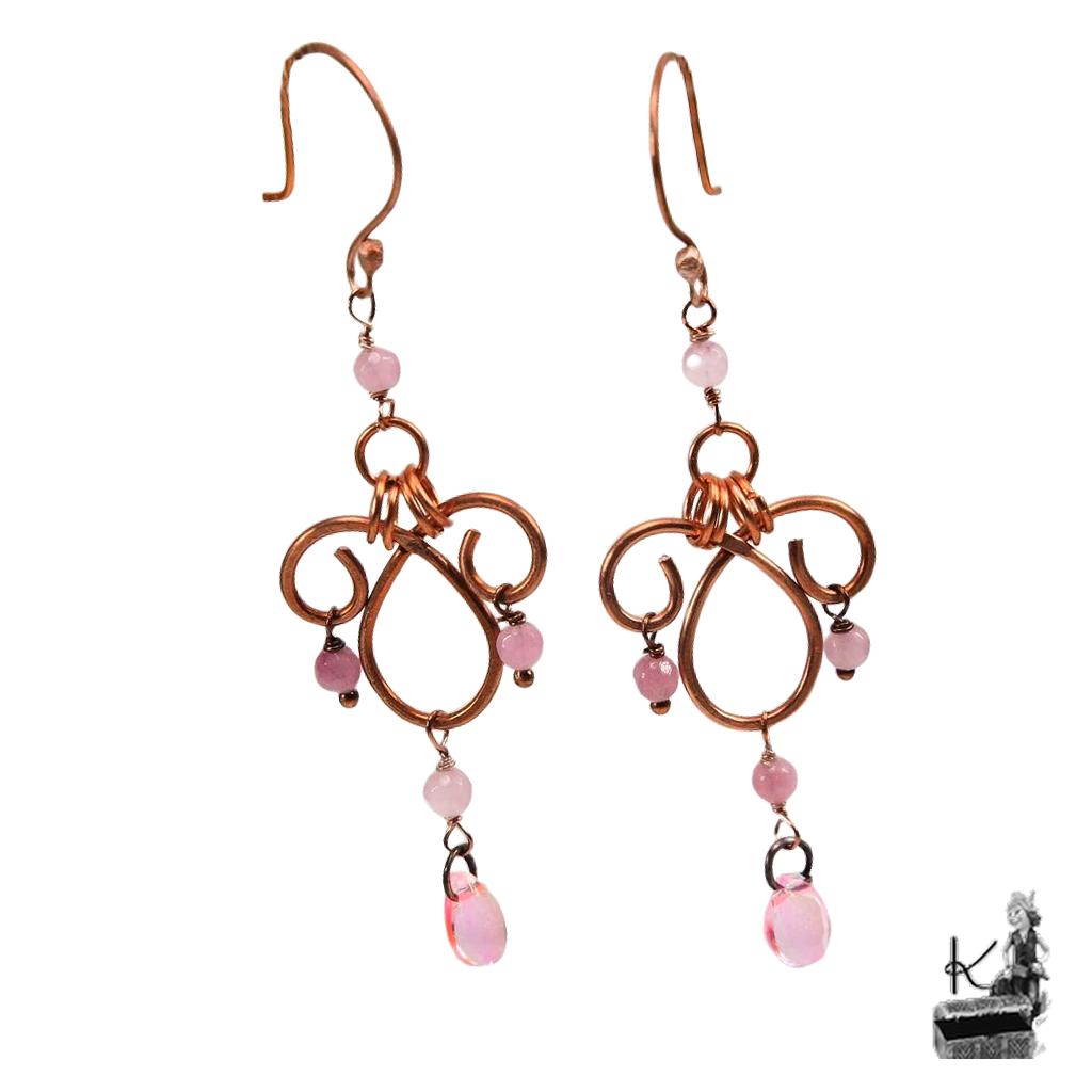 Boucles d'oreilles artisanales Ayanna en cuivre naturel et perles de rubis rose