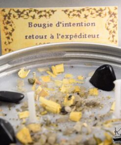 Bougie fleurie artisanale pour rituel de protection avec pierres d'obsidienne noire, cristal de roche et plantes de sauge blanche.