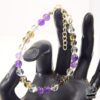 Bracelet artisanal Frida composé de perles violettes d'améthyste, de quartz fumé gris et de cristal de roche avec apprêts argentés.