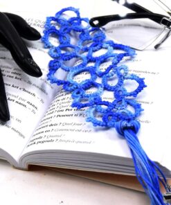 Marque-page artisanal Briaca en dentelle frivolité à l'aiguille