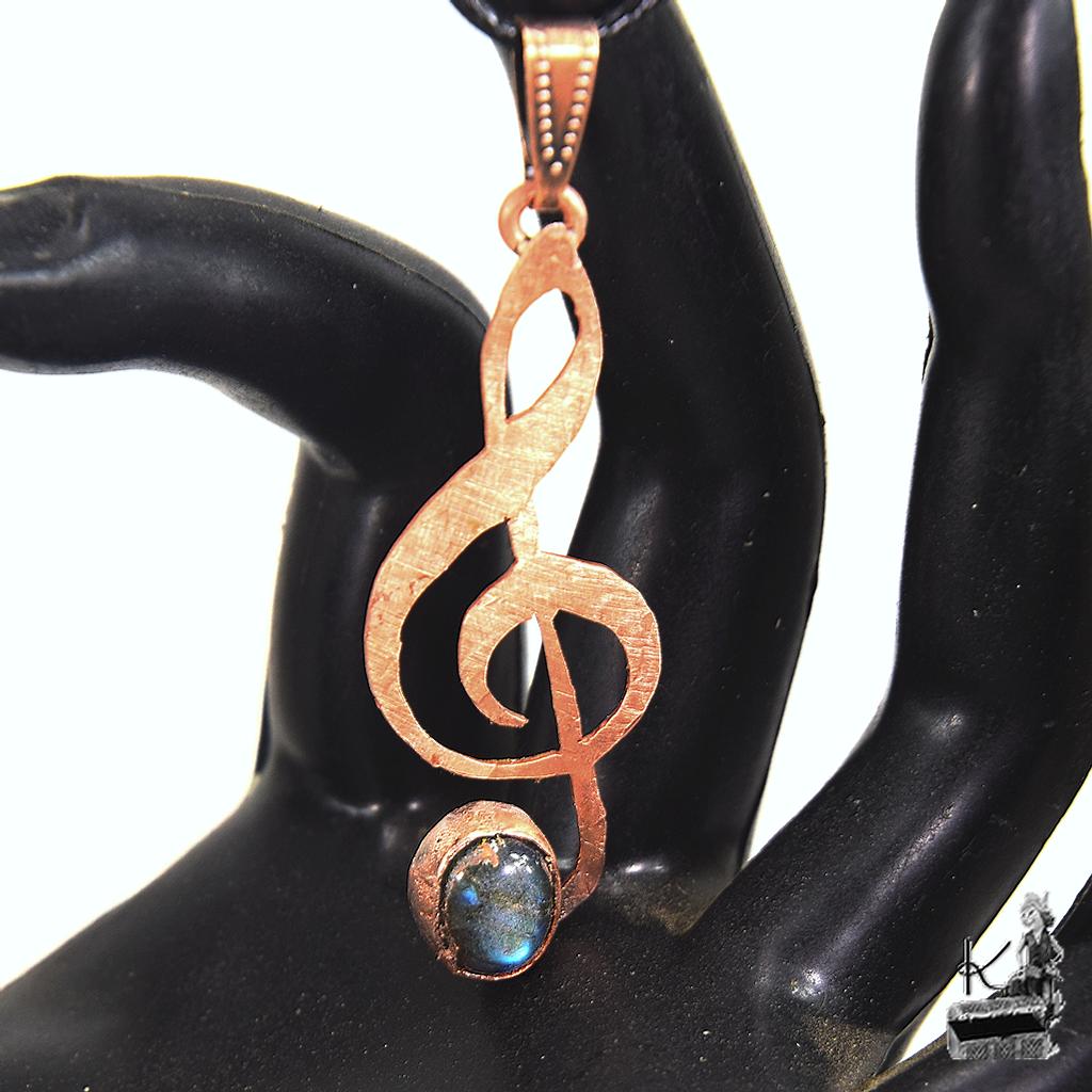 Pendentif Caden - clé de sol en cuivre avec sa labradorite – Image 2