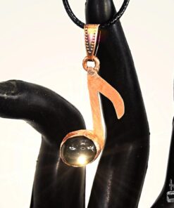 Alternative view of Pendentif Lyra – note de musique en cuivre avec sa labradorite
