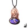 Pendentif artisanal Smaug en cuivre sculpté avec cabochon de labradorite violette, création unique Le Trésor des Korriganes.