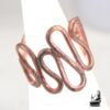 Bague ajustable Freon faite main en fil de cuivre naturel avec un design tressé organique.