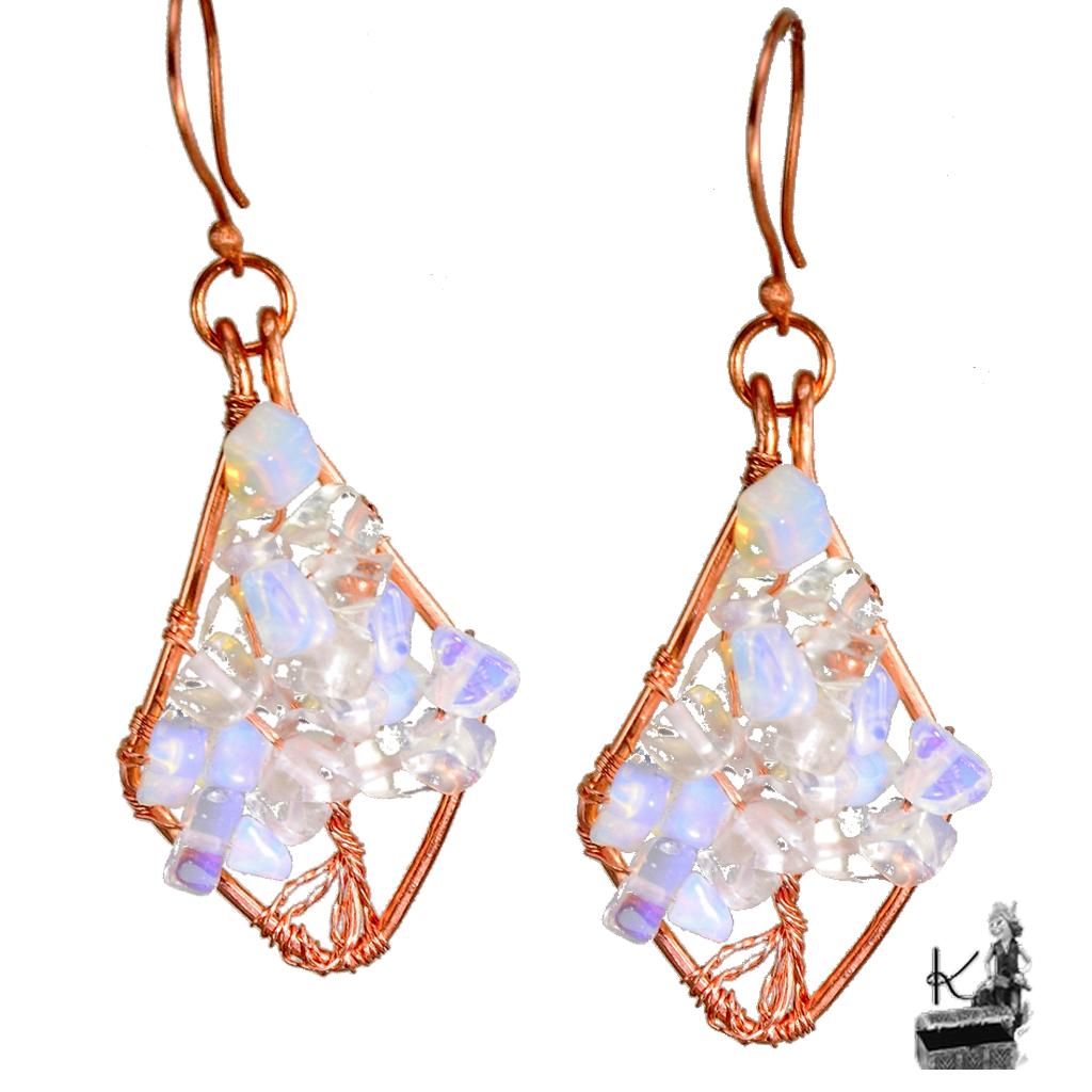Boucles d'oreilles Cenian artisanales en cuivre motif Arbre de Vie avec perles en opalite.