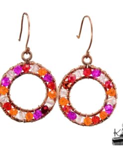 Boucles d'oreilles artisanales Denesa en cuivre naturel avec cristaux tchèques colorés, design féerique.