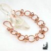 Bracelet artisanal Nansa en cuivre naturel martelé, bijou fait main symbole de liberté et de courage.