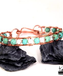 Bracelet Yvain en cuivre naturel tressé (wire wrapping) avec perles d'howlite pour poignet de 16 cm.