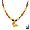 Collier artisanal Le Trésor des Korriganes avec pendentif papillon en jade jaune et perles de cuivre