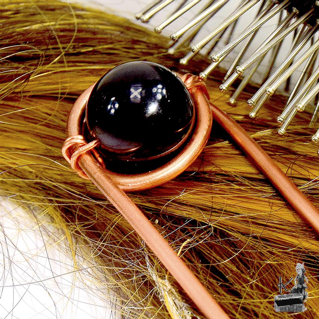Fourche à cheveux Riou : Ornement Artisanal en Cuivre et Obsidienne – Image 2