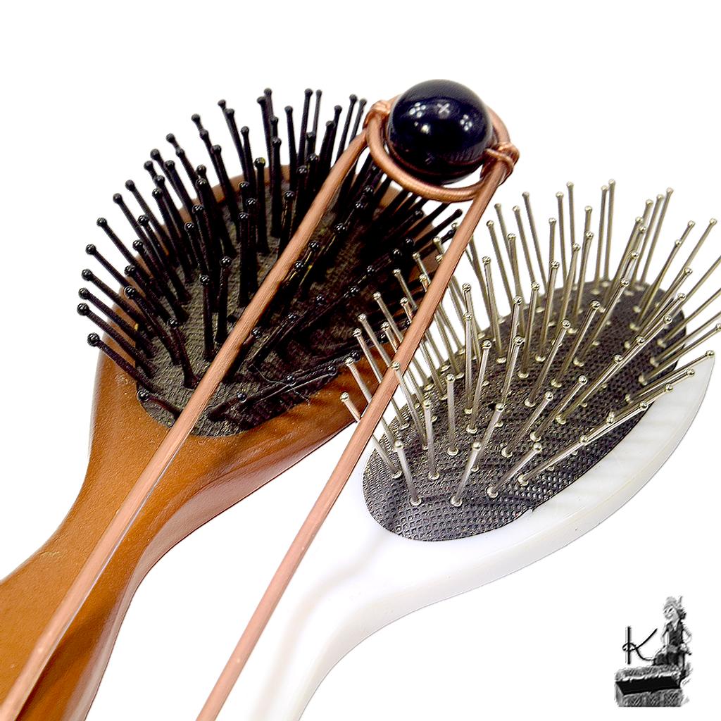 Fourche à cheveux Riou : Ornement Artisanal en Cuivre et Obsidienne – Image 4