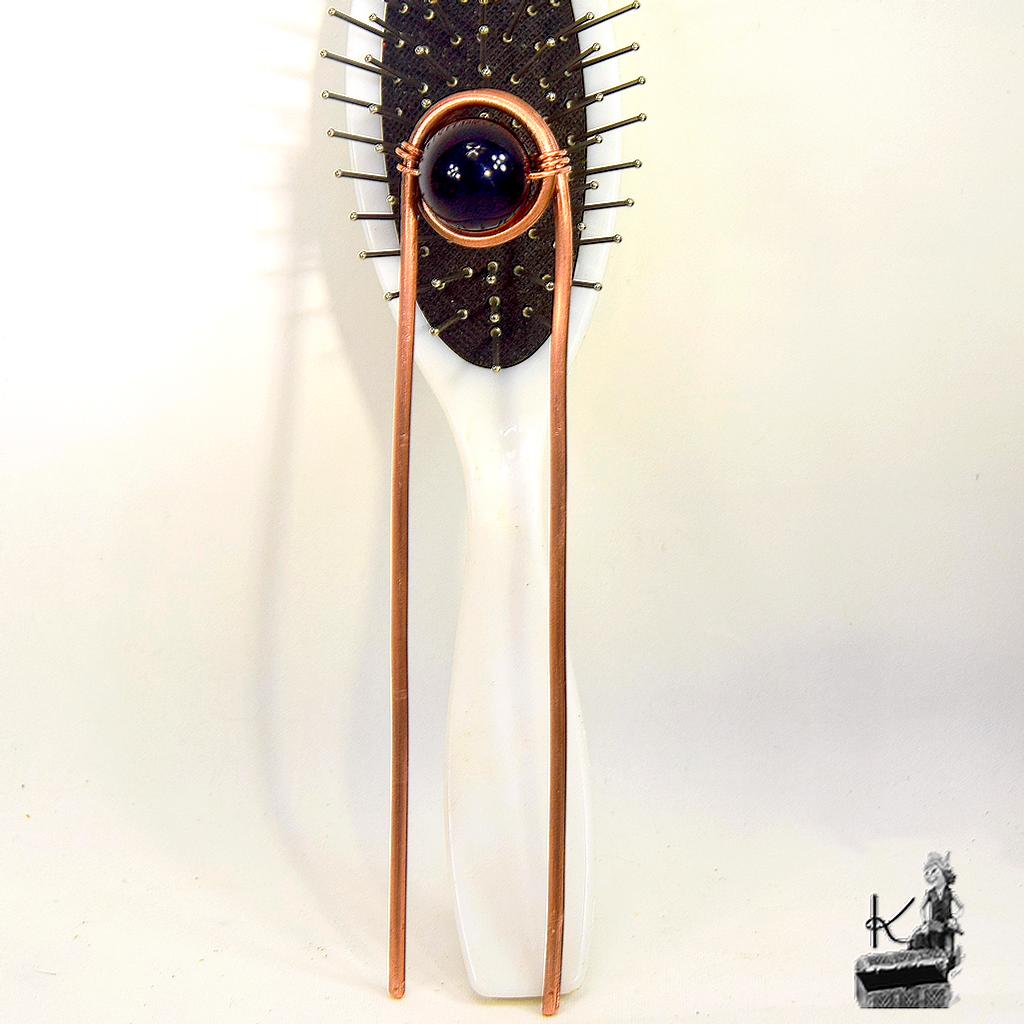 Fourche à cheveux Riou : Ornement Artisanal en Cuivre et Obsidienne – Image 3