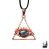 Pendentif artisanal Œil de la Providence en cuivre tressé avec pierre labradorite centrale.