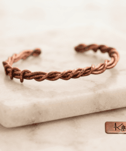 Bracelet Adelia, bijou protecteur en cuivre naturel tressé, création artisanale Le Trésor des Korriganes.