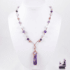 Collier artisanal Peran en cuivre avec pendentif en améthyste, perles en quartz rose et agate, bijou unique de lithothérapie.