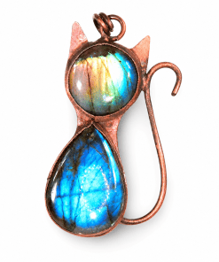 Pendentif artisanal chat Félix en cuivre naturel avec labradorite bleue et cabochons en cuivre (6.5 x 3.3 cm).