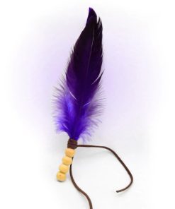 Plume de fumigation Holly artisanale en oie violette, suédine et perles en bois, éventail rituel pour la purification.