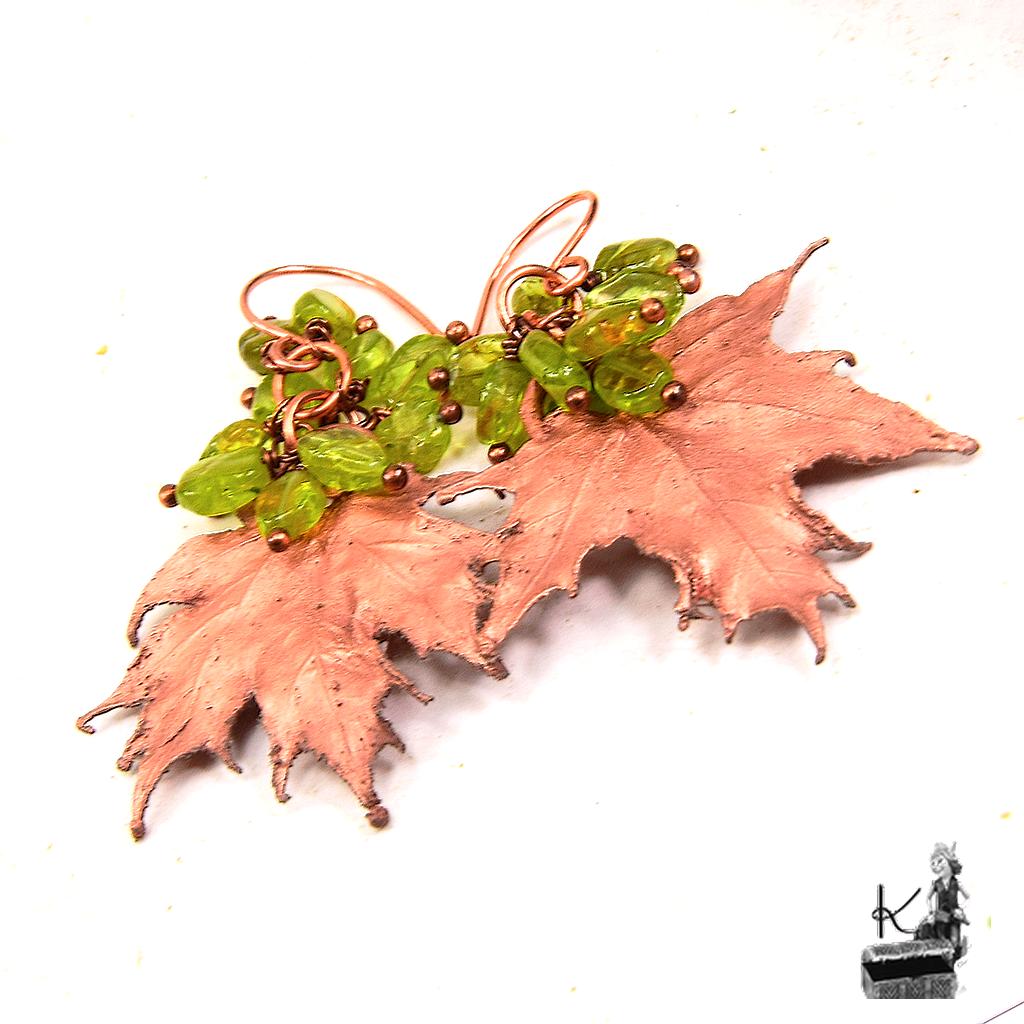 Boucles d'oreille Aradia - feuilles d'érable et péridot – Image 4