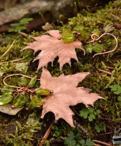 Boucles d'oreille Aradia - feuilles d'érable et péridot – Image 5