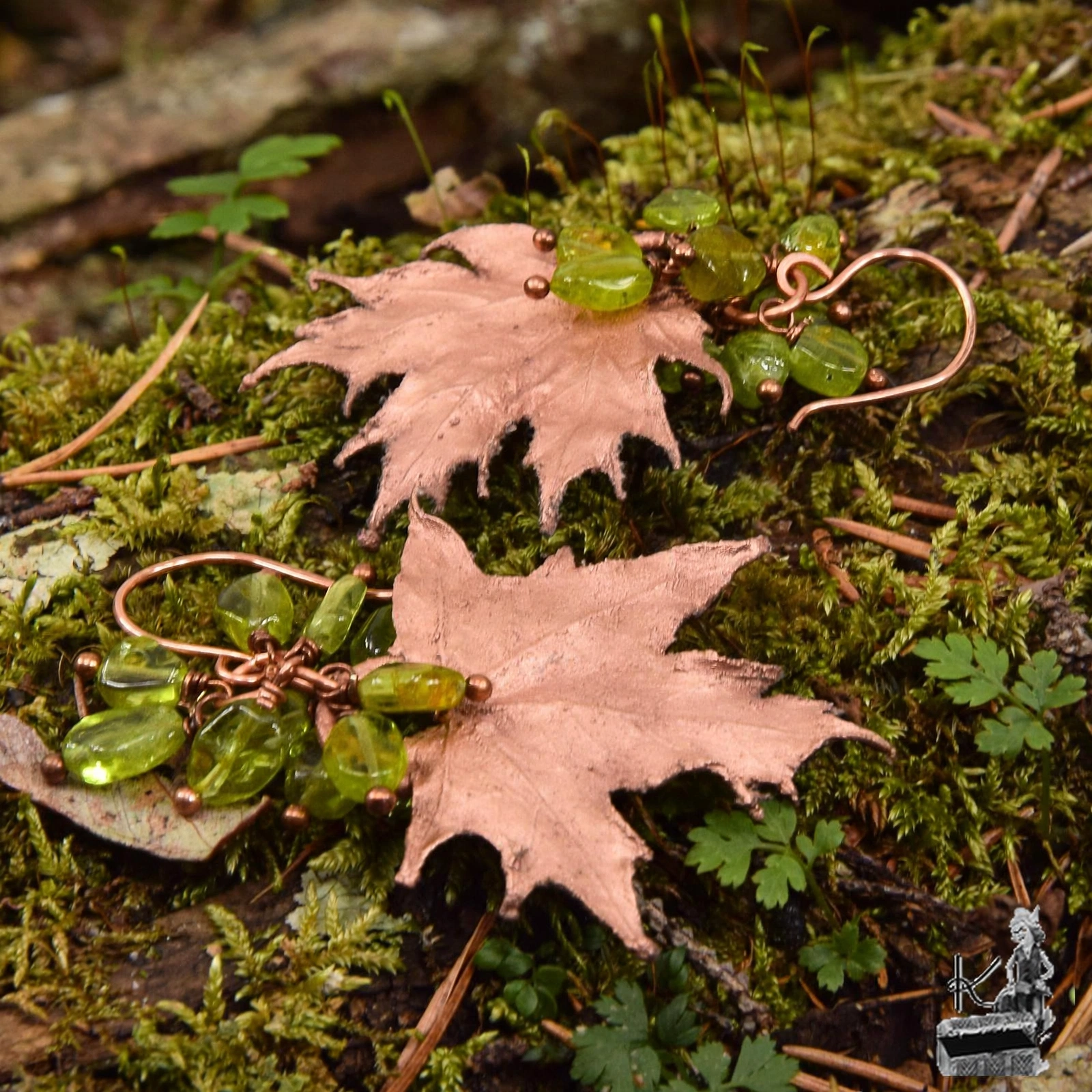 Boucles d'oreille Aradia - feuilles d'érable et péridot – Image 5