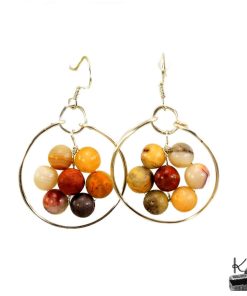 Boucles d'oreilles pendantes artisanales Katou en cuivre plaqué argent et perles de crazy lace agate du Trésor des Korriganes.