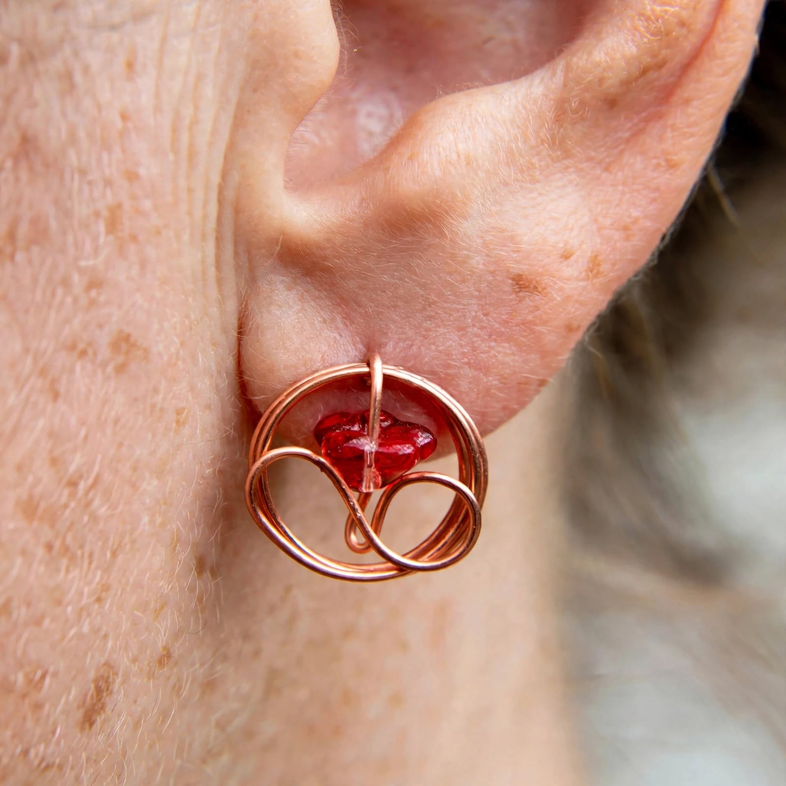 Boucles d’oreille tiges Silène– cuivre naturel – Image 3