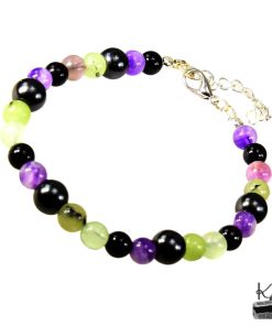 Bracelet de protection artisanal Luam en pierres naturelles multicolores et apprêts argentés, conçu pour les empathes.