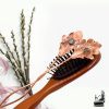 Duo d'épingles à cheveux artisanales en cuivre électroformé avec feuilles de chêne véritables et cabochons de labradorite, création Le Trésor des Korriganes.
