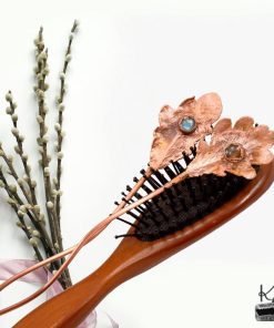 Duo d'épingles à cheveux artisanales en cuivre électroformé avec feuilles de chêne véritables et cabochons de labradorite, création Le Trésor des Korriganes.