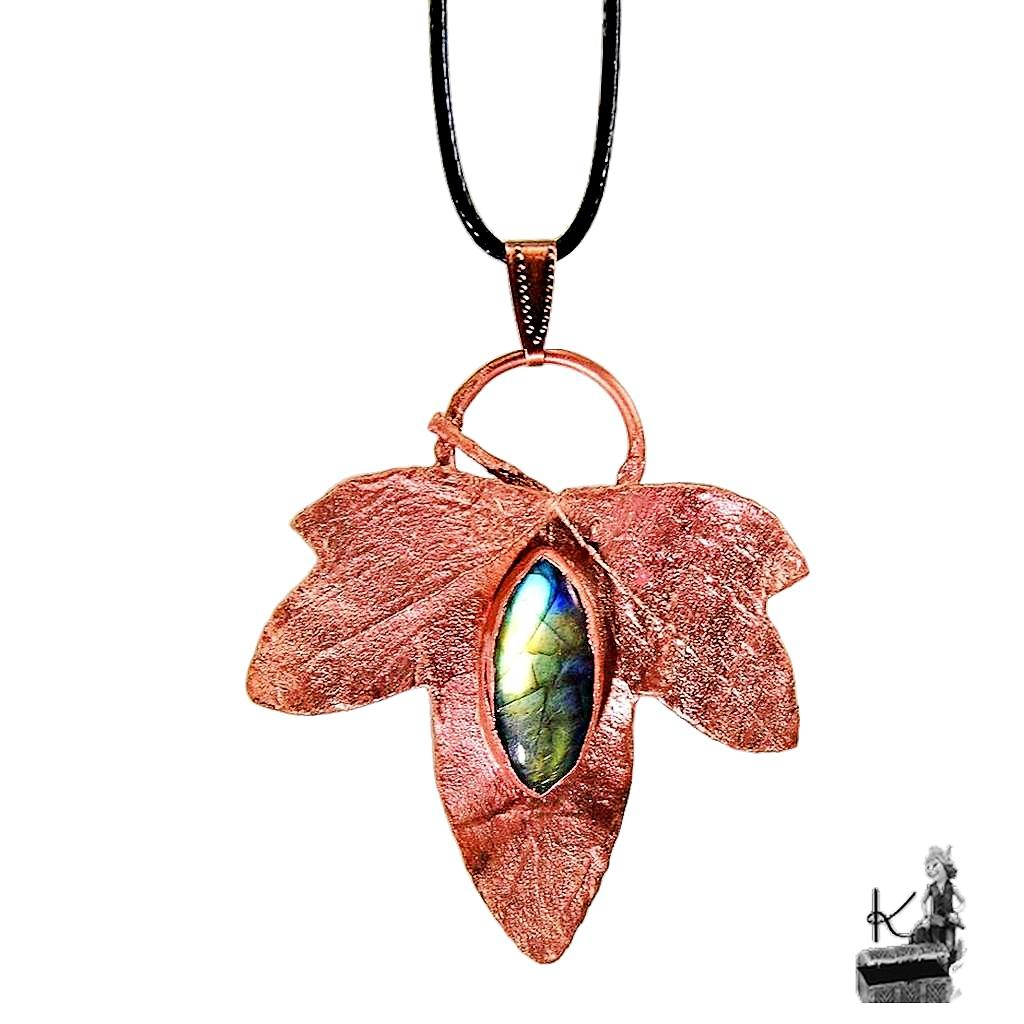 Pendentif Shayla - feuille de lierre electroformée et labradorite – Image 2