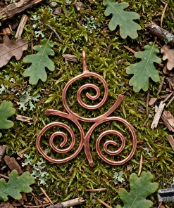 Pendentif Triskèle en cuivre naturel – Image 5