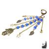 Bijou de sac artisanal Azura en métal argenté, perles en verre facetté et symboles d'étoiles et de Hamsa, créé par Le Trésor des Korriganes.