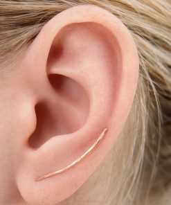 Boucle d'oreille grimpante Tebi artisanale en cuivre naturel martelé